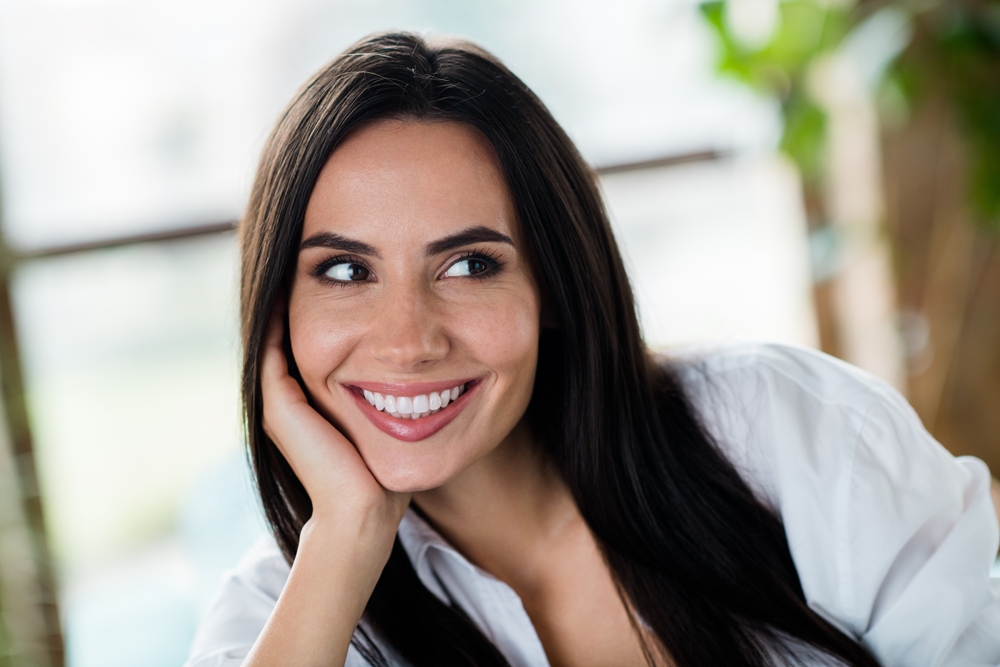 Confident Woman Smiling – Natural Beauty & Positive Mood Beautiful woman smiling and looking to the side with a relaxed, happy expression. Perfect for themes of confidence, beauty, wellness, and lifestyle.